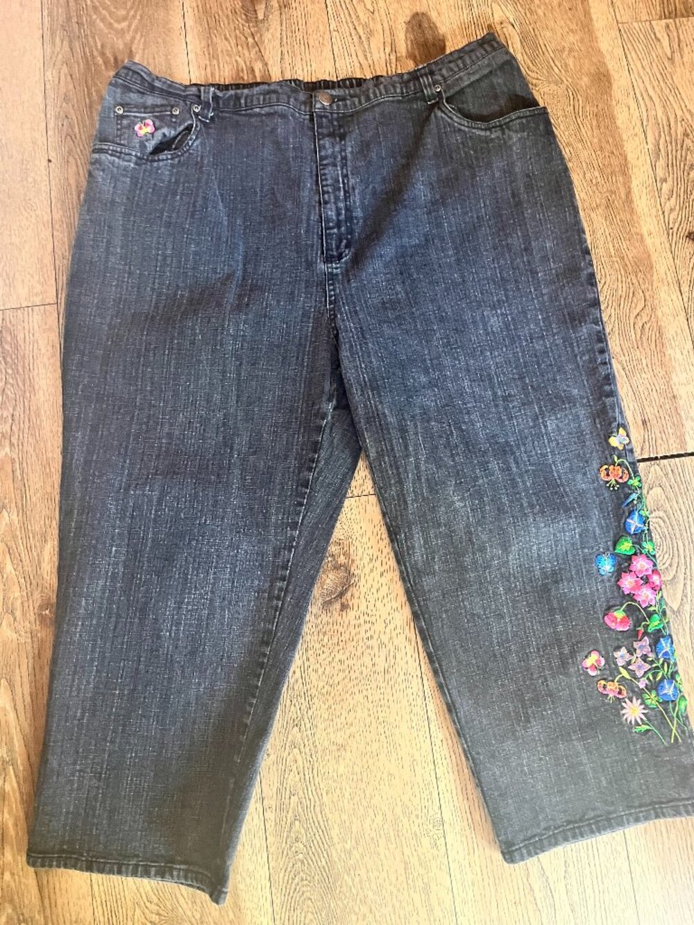 Vintage Women  Quacker Factory Crop Embroidery Jeans Distress black 2X